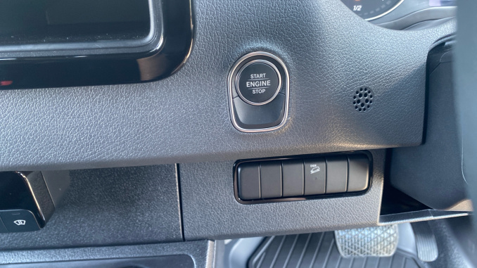 Mercedes-Benz Sprinter 319Cdi L2 Diesel Rwd 3.5t H2 Pro Van 9G-Tronic - Image 39